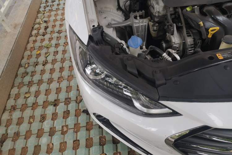 Used Hyundai Elantra (6th Generation / Lingdong) 2016 1.6L Automatic ZhiXuan – Elite Version Right Front Headlight