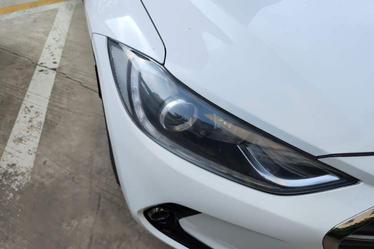 Used Hyundai Elantra (6th Generation / Lingdong) 2016 1.4T Dual-Clutch Xuan Dong · Dynamic Version Right Front Headlight