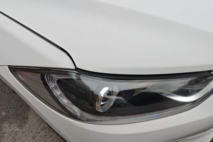 Used Hyundai Elantra (6th Generation / Lingdong) 2016 1.6L Automatic ZhiXuan – Elite Version Right Front Headlight