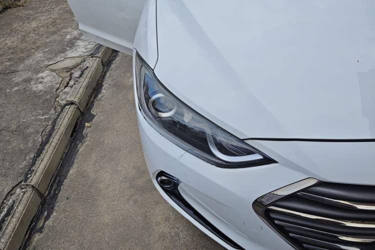 Used Hyundai Elantra (6th Generation / Lingdong) 2016 1.6L Automatic ZhiXuan – Elite Version Right Front Headlight