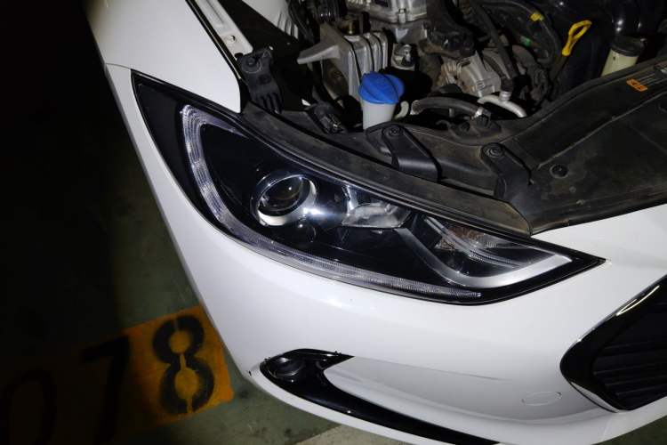 Used Hyundai Elantra (6th Generation / Lingdong) 2016 1.6L Automatic ZhiXuan – Elite Version Right Front Headlight