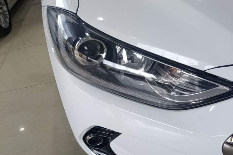 Used Hyundai Elantra (6th Generation / Lingdong) 2016 1.6L Automatic ZhiXuan – Elite Version Right Front Headlight