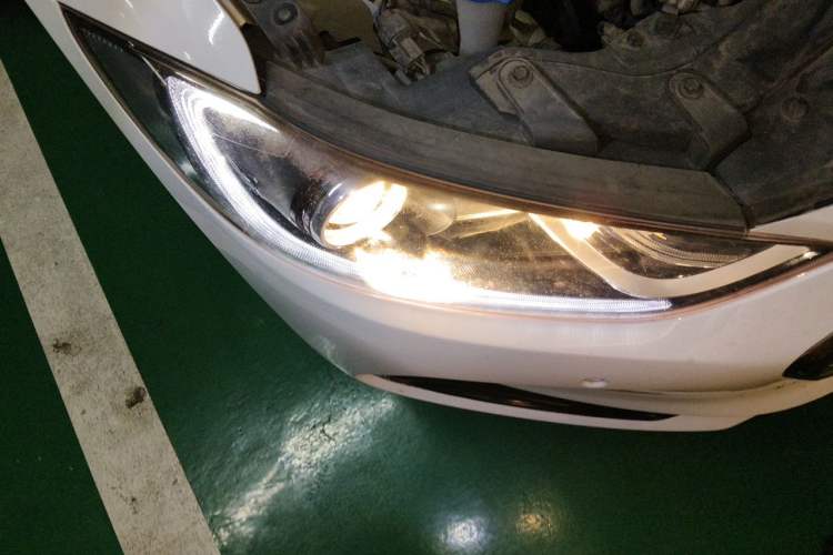 Used Hyundai Elantra (6th Generation / Lingdong) 2016 1.6L Automatic ZhiXuan · Luxury Version Right Front Headlight