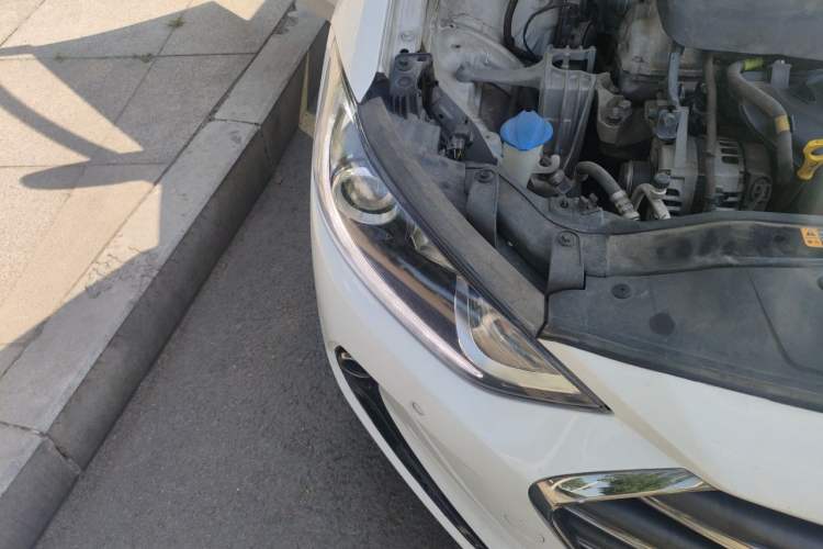 Used Hyundai Elantra (6th Generation / Lingdong) 2016 1.6L Automatic ZhiXuan · Flagship Edition Right Front Headlight