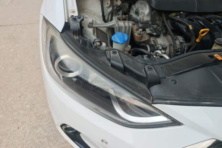 Used Hyundai Elantra (6th Generation / Lingdong) 2016 1.6L Automatic ZhiXuan · Luxury Version Right Front Headlight