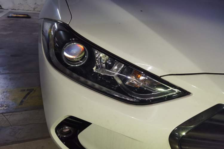 Used Hyundai Elantra (6th Generation / Lingdong) 2016 1.6L Automatic ZhiXuan – Elite Version Right Front Headlight