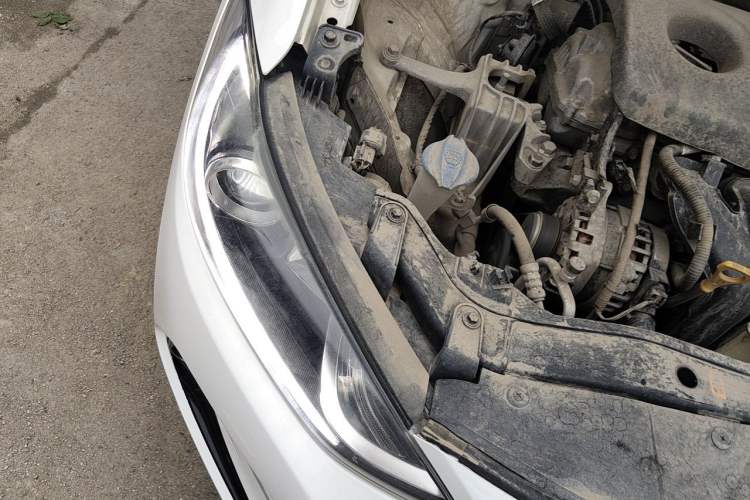 Used Hyundai Elantra (6th Generation / Lingdong) 2016 1.6L Automatic ZhiXuan – Elite Version Right Front Headlight