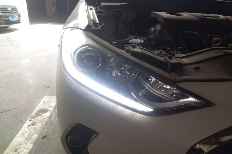 Used Hyundai Elantra (6th Generation / Lingdong) 2016 1.6L Automatic ZhiXuan – Elite Version Right Front Headlight