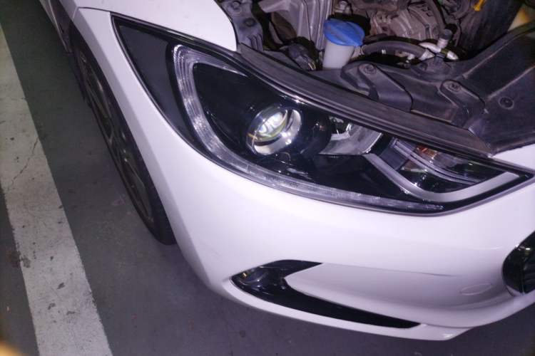 Used Hyundai Elantra (6th Generation / Lingdong) 2016 1.6L Automatic ZhiXuan · Youth Edition Right Front Headlight
