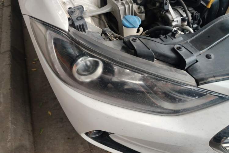 Used Hyundai Elantra (6th Generation / Lingdong) 2016 1.6L Automatic ZhiXuan – Elite Version Right Front Headlight