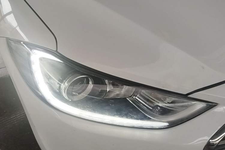 Used Hyundai Elantra (6th Generation / Lingdong) 2016 1.6L Automatic ZhiXuan – Elite Version Right Front Headlight