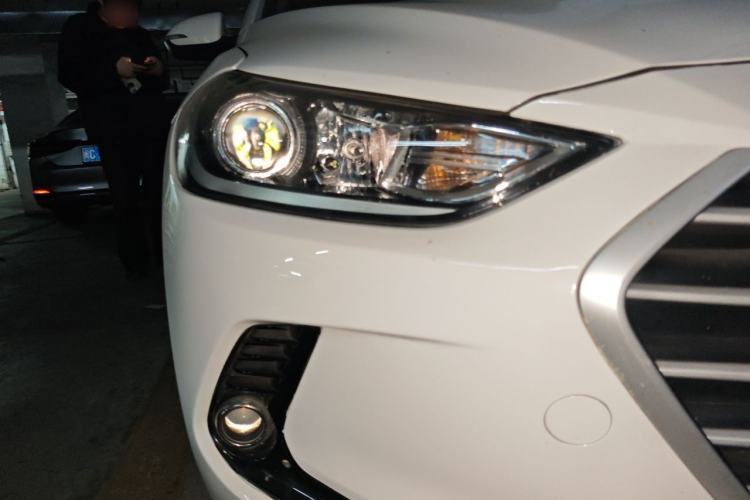 Used Hyundai Elantra (6th Generation / Lingdong) 2016 1.6L Manual ZhiXuan·Youth Edition Right Front Headlight