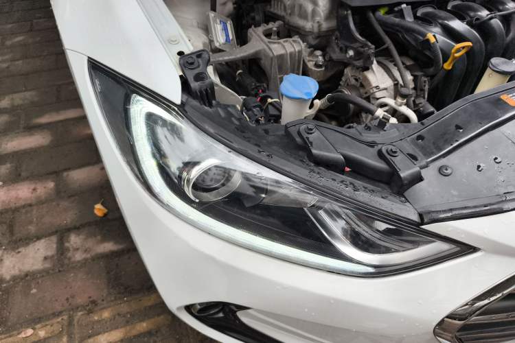 Used Hyundai Elantra (6th Generation / Lingdong) 2016 1.6L Automatic ZhiXuan – Elite Version Right Front Headlight