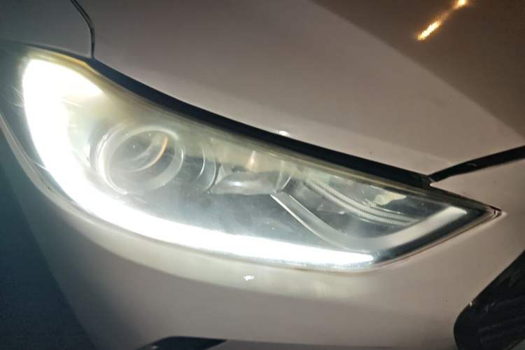 Used Hyundai Elantra (6th Generation / Lingdong) 2016 1.6L Automatic ZhiXuan – Elite Version Right Front Headlight