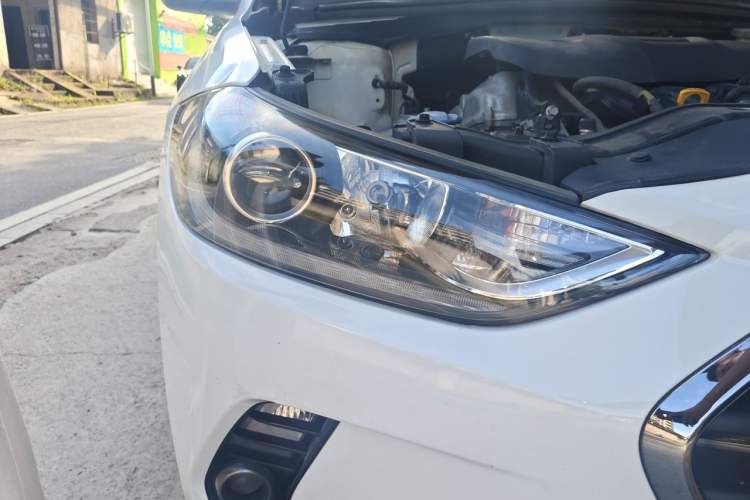 Used Hyundai Elantra (6th Generation / Lingdong) 2016 1.6L Automatic ZhiXuan – Elite Version Right Front Headlight