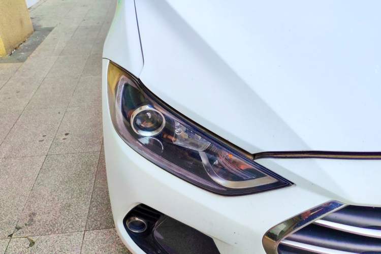Used Hyundai Elantra (6th Generation / Lingdong) 2016 1.6L Automatic ZhiXuan – Elite Version Right Front Headlight