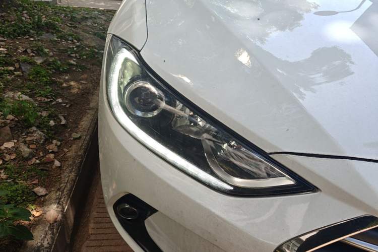 Used Hyundai Elantra (6th Generation / Lingdong) 2016 1.6L Automatic ZhiXuan – Elite Version Right Front Headlight
