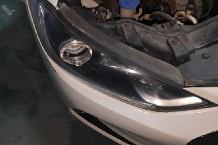 Used Hyundai Elantra (6th Generation / Lingdong) 2016 1.6L Automatic ZhiXuan – Elite Version Right Front Headlight