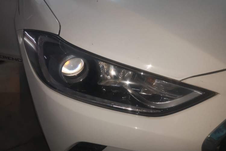 Used Hyundai Elantra (6th Generation / Lingdong) 2016 1.6L Automatic ZhiXuan – Elite Version Right Front Headlight