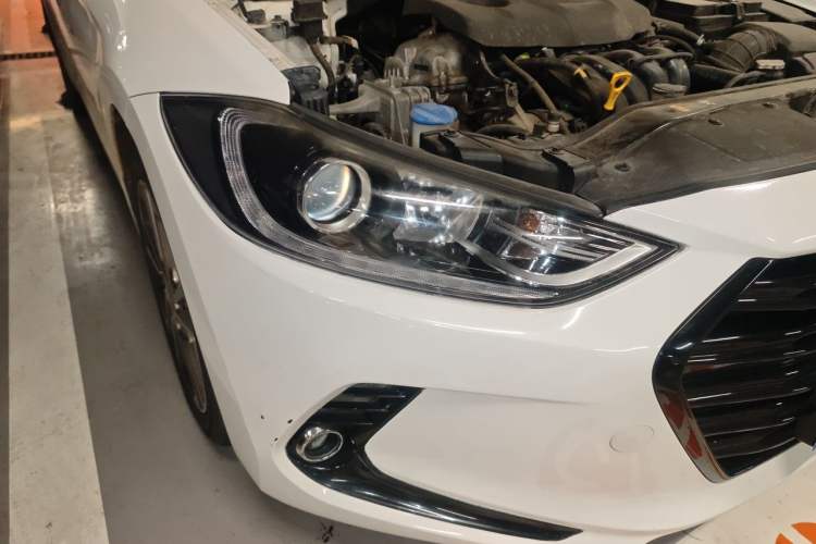 Used Hyundai Elantra (6th Generation / Lingdong) 2016 1.6L Automatic ZhiXuan – Elite Version Right Front Headlight