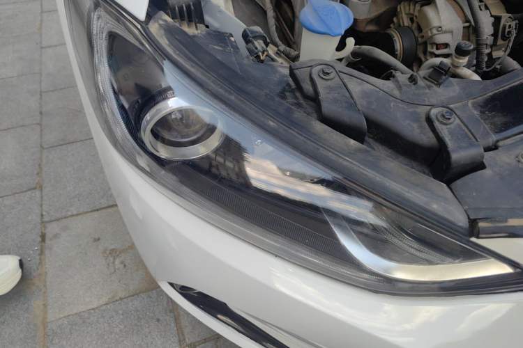 Used Hyundai Elantra (6th Generation / Lingdong) 2016 1.6L Automatic ZhiXuan – Elite Version Right Front Headlight