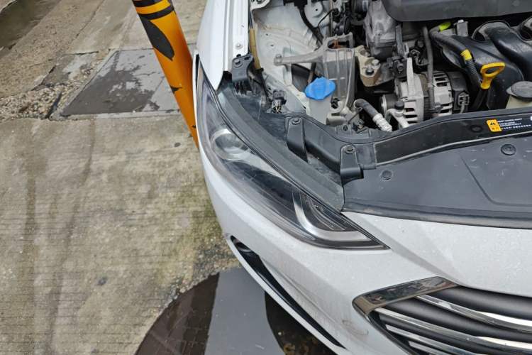 Used Hyundai Elantra (6th Generation / Lingdong) 2016 1.6L Automatic ZhiXuan – Elite Version Right Front Headlight