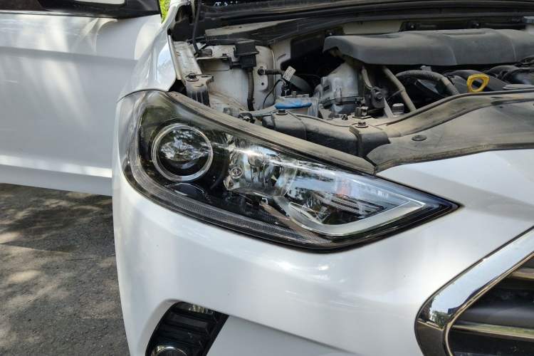 Used Hyundai Elantra (6th Generation / Lingdong) 2016 1.6L Automatic ZhiXuan – Elite Version Right Front Headlight
