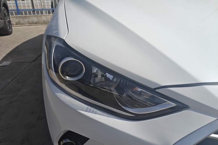 Used Hyundai Elantra (6th Generation / Lingdong) 2016 1.6L Manual ZhiXuan·Youth Edition Right Front Headlight