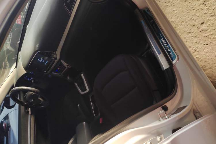 Used Hyundai Elantra (6th Generation / Lingdong) 2016 1.6L Automatic ZhiXuan – Elite Version Right Front Seat