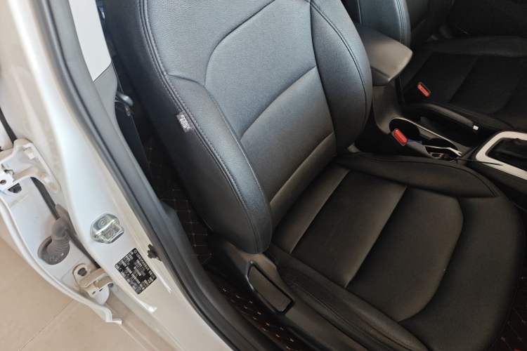 Used Hyundai Elantra (6th Generation / Lingdong) 2016 1.6L Automatic ZhiXuan – Elite Version Right Front Seat