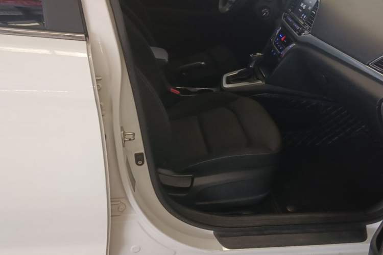 Used Hyundai Elantra (6th Generation / Lingdong) 2016 1.6L Automatic ZhiXuan – Elite Version Right Front Seat