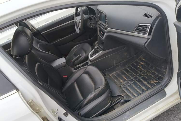 Used Hyundai Elantra (6th Generation / Lingdong) 2016 1.6L Automatic ZhiXuan – Elite Version Right Front Seat