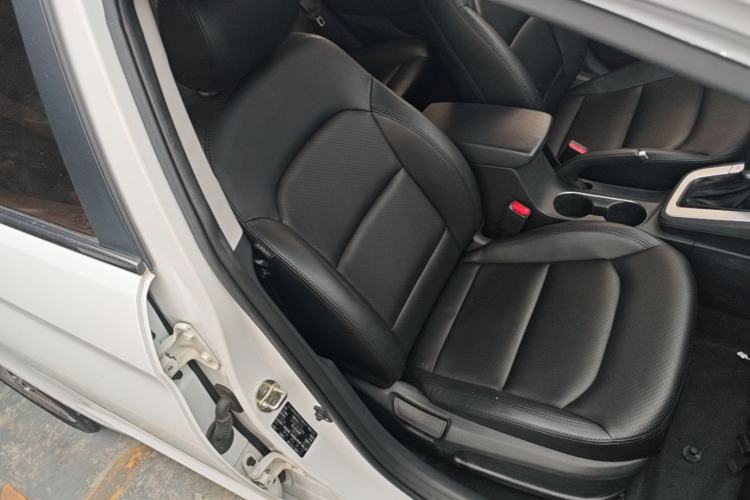 Used Hyundai Elantra (6th Generation / Lingdong) 2016 1.6L Automatic ZhiXuan – Elite Version Right Front Seat