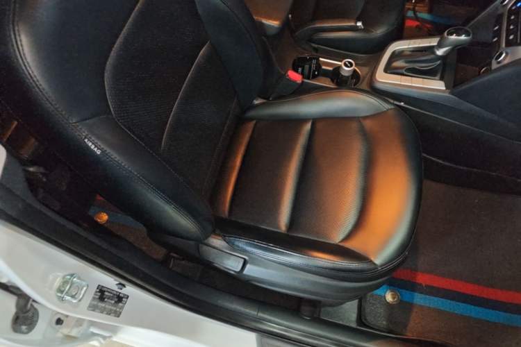 Used Hyundai Elantra (6th Generation / Lingdong) 2016 1.6L Automatic ZhiXuan – Elite Version Right Front Seat