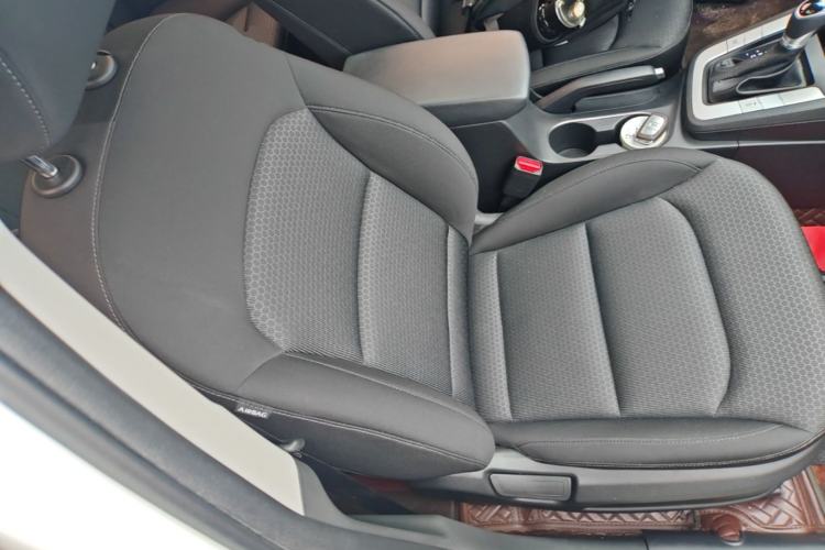 Used Hyundai Elantra (6th Generation / Lingdong) 2016 1.6L Automatic ZhiXuan – Elite Version Right Front Seat