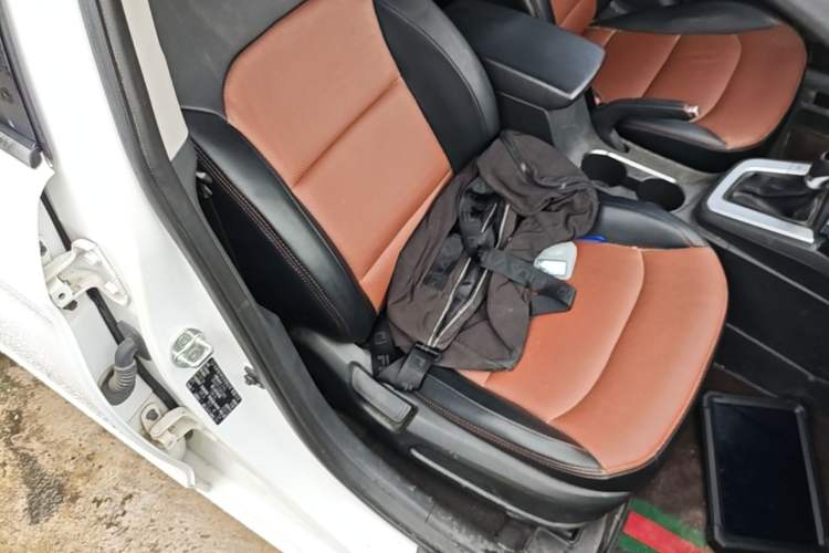 Used Hyundai Elantra (6th Generation / Lingdong) 2016 1.6L Automatic ZhiXuan – Elite Version Right Front Seat