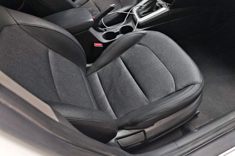 Used Hyundai Elantra (6th Generation / Lingdong) 2016 1.6L Automatic ZhiXuan – Elite Version Right Front Seat