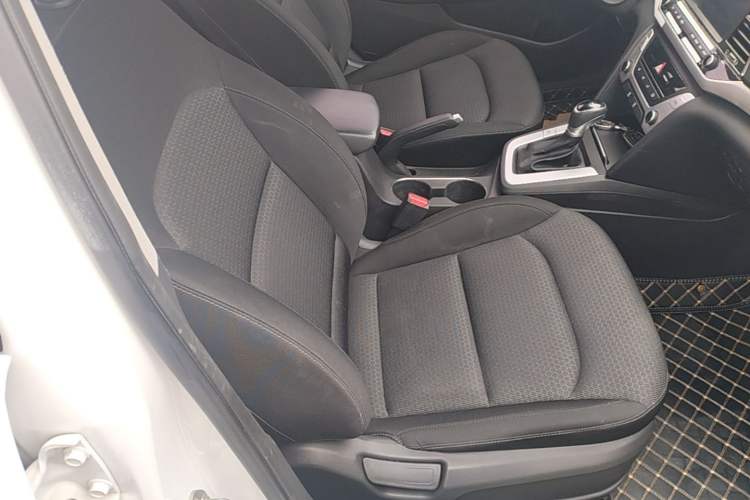 Used Hyundai Elantra (6th Generation / Lingdong) 2016 1.6L Automatic ZhiXuan – Elite Version Right Front Seat