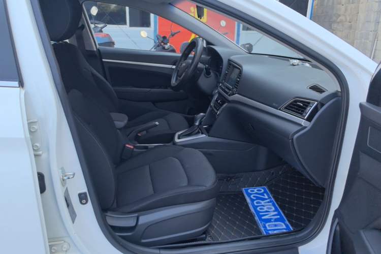 Used Hyundai Elantra (6th Generation / Lingdong) 2016 1.6L Automatic ZhiXuan – Elite Version Right Front Seat