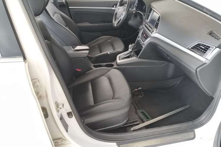 Used Hyundai Elantra (6th Generation / Lingdong) 2016 1.6L Automatic ZhiXuan · Luxury Version Right Front Seat