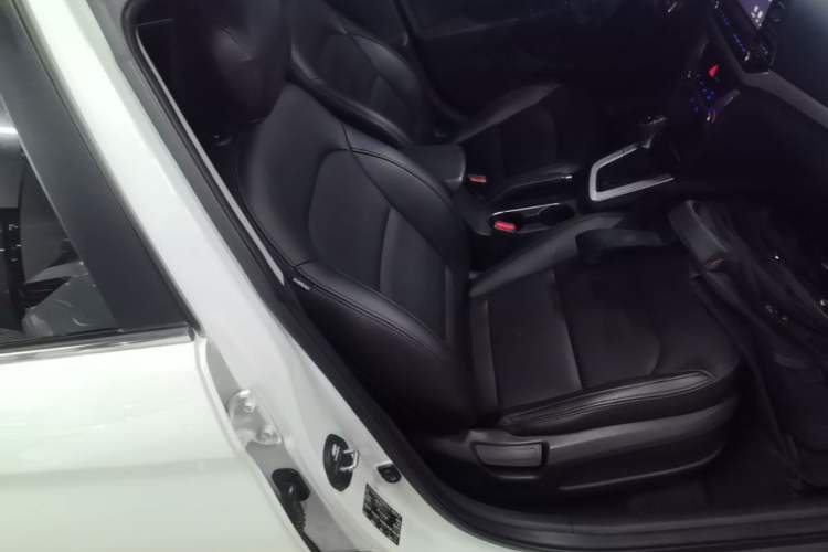 Used Hyundai Elantra (6th Generation / Lingdong) 2016 1.6L Automatic ZhiXuan – Elite Version Right Front Seat