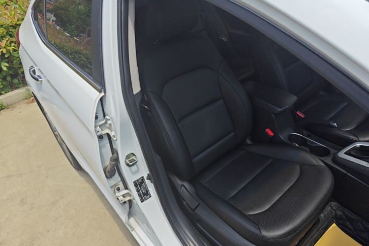 Used Hyundai Elantra (6th Generation / Lingdong) 2016 1.6L Automatic ZhiXuan – Elite Version Right Front Seat