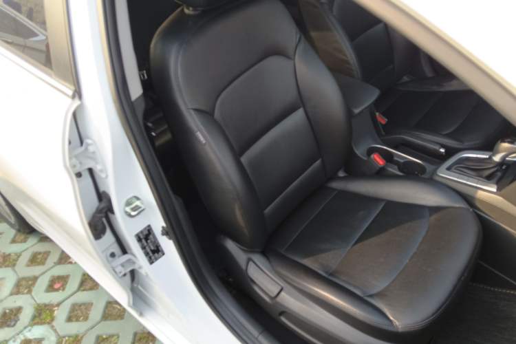 Used Hyundai Elantra (6th Generation / Lingdong) 2016 1.6L Automatic ZhiXuan – Elite Version Right Front Seat