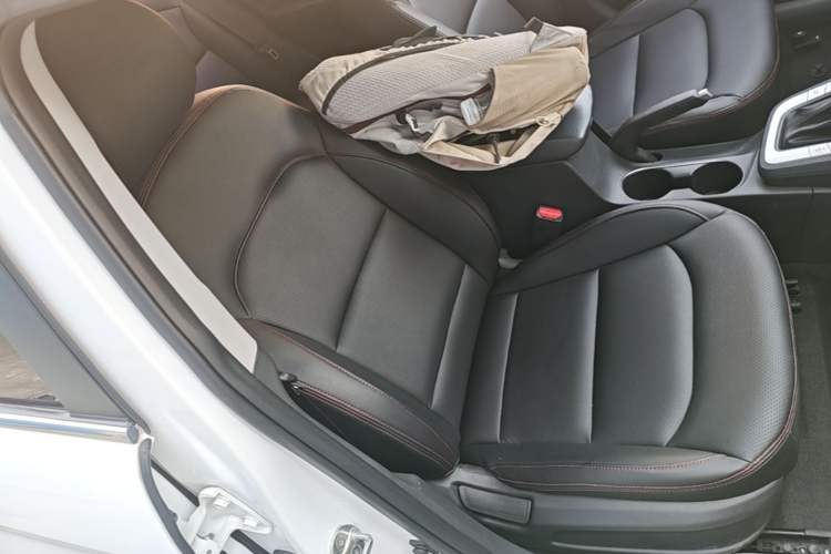 Used Hyundai Elantra (6th Generation / Lingdong) 2016 1.6L Automatic ZhiXuan – Elite Version Right Front Seat