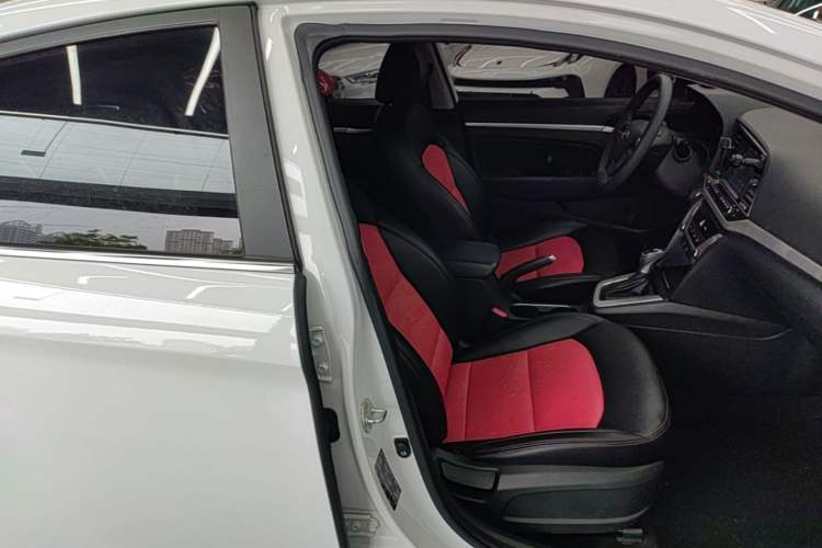 Used Hyundai Elantra (6th Generation / Lingdong) 2016 1.6L Automatic ZhiXuan – Elite Version Right Front Seat