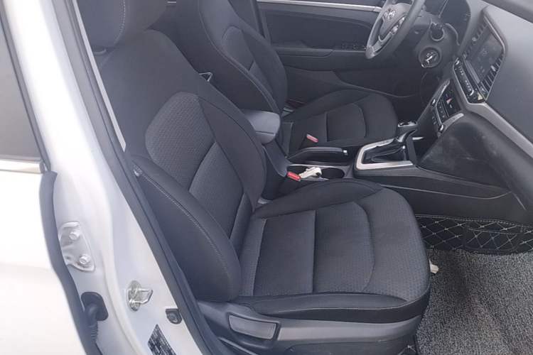 Used Hyundai Elantra (6th Generation / Lingdong) 2016 1.6L Automatic ZhiXuan – Elite Version Right Front Seat