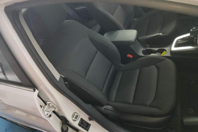 Used Hyundai Elantra (6th Generation / Lingdong) 2016 1.6L Automatic ZhiXuan – Elite Version Right Front Seat