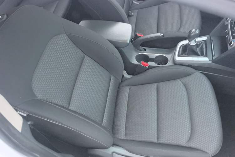 Used Hyundai Elantra (6th Generation / Lingdong) 2016 1.6L Manual ZhiXuan · Dynamic Model Right Front Seat
