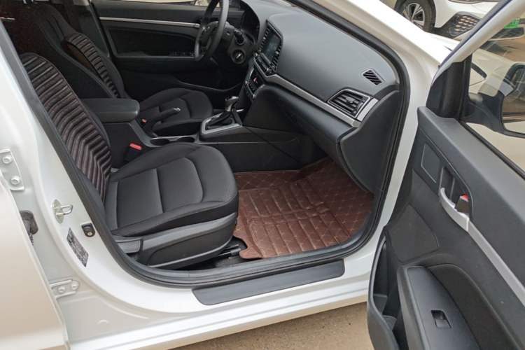 Used Hyundai Elantra (6th Generation / Lingdong) 2016 1.6L Automatic ZhiXuan – Elite Version Right Front Seat
