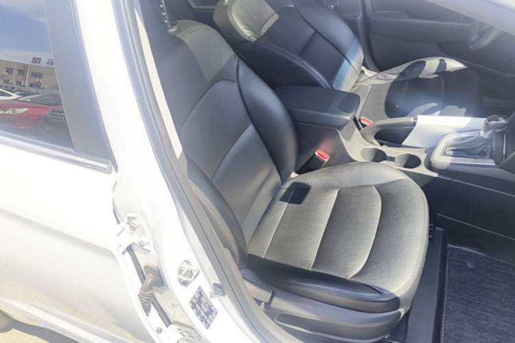 Used Hyundai Elantra (6th Generation / Lingdong) 2016 1.6L Automatic ZhiXuan – Elite Version Right Front Seat